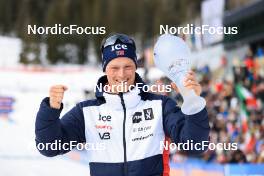 18.03.2023, Oslo, Norway (NOR): Endre Stroemsheim (NOR) presents the crystal globe for winning the IBU Cup Total Score - IBU World Cup Biathlon, cups, Oslo (NOR). www.nordicfocus.com. © Manzoni/NordicFocus. Every downloaded picture is fee-liable.