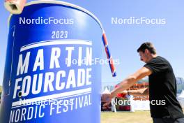 01.09.2023, Annecy, France (FRA): Event Feature: Visitor takes water out of a huge cup - Martin Fourcade Nordic Festival, Annecy (FRA). www.nordicfocus.com. © Manzoni/NordicFocus. Every downloaded picture is fee-liable.