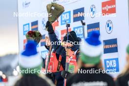 25.11.2023, Oestersund, Sweden, (SWE): Fabien Claude (FRA), Julia Simon (FRA), (l-r) - IBU World Cup Biathlon, single mixed relay, Oestersund (SWE). www.nordicfocus.com. © Manzoni/NordicFocus. Every downloaded picture is fee-liable.