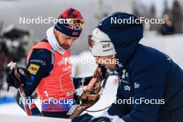 25.11.2023, Oestersund, Sweden, (SWE): Sturla Holm Laegreid (NOR), Siegfried Mazet (FRA) coach team Norway, (l-r) - IBU World Cup Biathlon, single mixed relay, Oestersund (SWE). www.nordicfocus.com. © Manzoni/NordicFocus. Every downloaded picture is fee-liable.