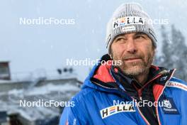 02.12.2023, Oestersund, Sweden, (SWE): Ludwig Gredler (AUT), coach Team Austria - IBU World Cup Biathlon, sprint men, Oestersund (SWE). www.nordicfocus.com. © Manzoni/NordicFocus. Every downloaded picture is fee-liable.