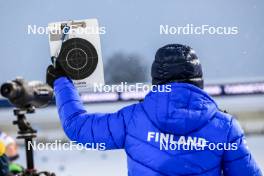 02.12.2023, Oestersund, Sweden, (SWE): Event Feature: Finland coach holding a target board - IBU World Cup Biathlon, sprint men, Oestersund (SWE). www.nordicfocus.com. © Manzoni/NordicFocus. Every downloaded picture is fee-liable.