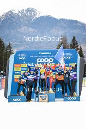08.01.2023, Val di Fiemme, Italy (ITA): Delphine Claudel (FRA) with French Team technitians- FIS world cup cross-country, tour de ski, final climb, Val di Fiemme (ITA). www.nordicfocus.com. © Modica/NordicFocus. Every downloaded picture is fee-liable.