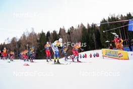 07.01.2023, Val di Fiemme, Italy (ITA): Sjur Roethe (NOR), Federico Pellegrino (ITA), Hans Christer Holund (NOR), William Poromaa (SWE), Francesco De Fabiani (ITA), Simen Hegstad Krueger (NOR), (l-r)  - FIS world cup cross-country, tour de ski, mass, Val di Fiemme (ITA). www.nordicfocus.com. © Barbieri/NordicFocus. Every downloaded picture is fee-liable.