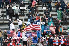 12.03.2023, Oslo, Norway (NOR): Fans with American and Norwegian flags - FIS world cup cross-country, mass women, Oslo (NOR). www.nordicfocus.com. © Modica/NordicFocus. Every downloaded picture is fee-liable.