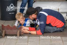 05.08.2023, Sandnes, Norway (NOR): Event Feature: Young fans trying winter sports - BLINK23 Festival Cross-Country - Sandnes (NOR). www.nordicfocus.com. © Manzoni/NordicFocus. Every downloaded picture is fee-liable.