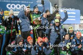 09.12.2023, Oestersund, Sweden (SWE): James Clinton Schoonmaker (USA) with his Team- FIS world cup cross-country, individual sprint, Oestersund (SWE). www.nordicfocus.com. © Proserpio/NordicFocus. Every downloaded picture is fee-liable.