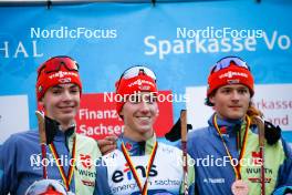 14.10.2023, Klingenthal, Germany (GER): Tristan Sommerfeldt (GER), Richard Stenzel (GER), Benedikt Graebert (GER), (l-r) - German Championships Nordic Combined men and women, individual gundersen HS140/10km men, Klingenthal (GER). www.nordicfocus.com. © Volk/NordicFocus. Every downloaded picture is fee-liable.