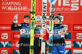 10.02.2023, Hinzenbach, Austria (AUT): Ema Klinec (SLO), Eva Pinkelnig (AUT), Nika Prevc (SLO), (l-r) - FIS world cup ski jumping women, individual HS90, Hinzenbach (AUT). www.nordicfocus.com. © Modica/NordicFocus. Every downloaded picture is fee-liable.