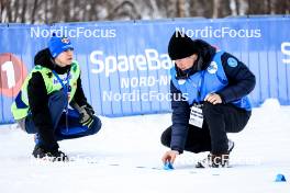 01.04.2023, Setermoen-Bardufoss, Norway (NOR): Event Feature: Placing start signs - Ski Classics Reistadlopet, Setermoen-Bardufoss (NOR). www.nordicfocus.com. © Manzoni/NordicFocus. Every downloaded picture is fee-liable.