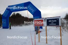 01.04.2023, Setermoen-Bardufoss, Norway (NOR): The start arc and track signs - Ski Classics Reistadlopet, Setermoen-Bardufoss (NOR). www.nordicfocus.com. © Manzoni/NordicFocus. Every downloaded picture is fee-liable.