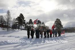 01.04.2023, Setermoen-Bardufoss, Norway (NOR): Event Feature: Norvegian fans cheering with flags - Ski Classics Reistadlopet, Setermoen-Bardufoss (NOR). www.nordicfocus.com. © Manzoni/NordicFocus. Every downloaded picture is fee-liable.