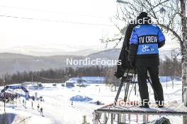 02.04.2023, Bardufoss-Finnsnes, Norway (NOR): Event Feature: TV crew - Ski Classics Summit 2 Senja, Bardufoss-Finnsnes (NOR). www.nordicfocus.com. © Manzoni/NordicFocus. Every downloaded picture is fee-liable.