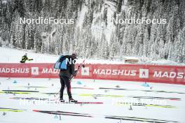 13.01.2024, Sexten, Italy (ITA): Positioning skis on the start   - Ski Classics 3 Zinnen Ski Marathon - Sexten (ITA). www.nordicfocus.com. © Vanzetta/NordicFocus. Every downloaded picture is fee-liable.