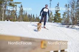13.04.2024, Hafjell, Norway (NOR): Event Feature: skier with a dog - Ski Classics Grand Finale Janteloppet - Hafjell (NOR). www.nordicfocus.com. © Reichert/NordicFocus. Every downloaded picture is fee-liable.